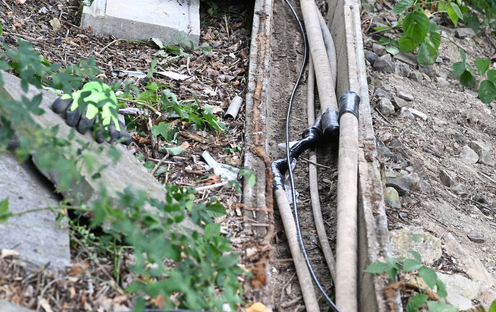 Die durchtrennten Kabel wurden am Sonntag entdeckt.