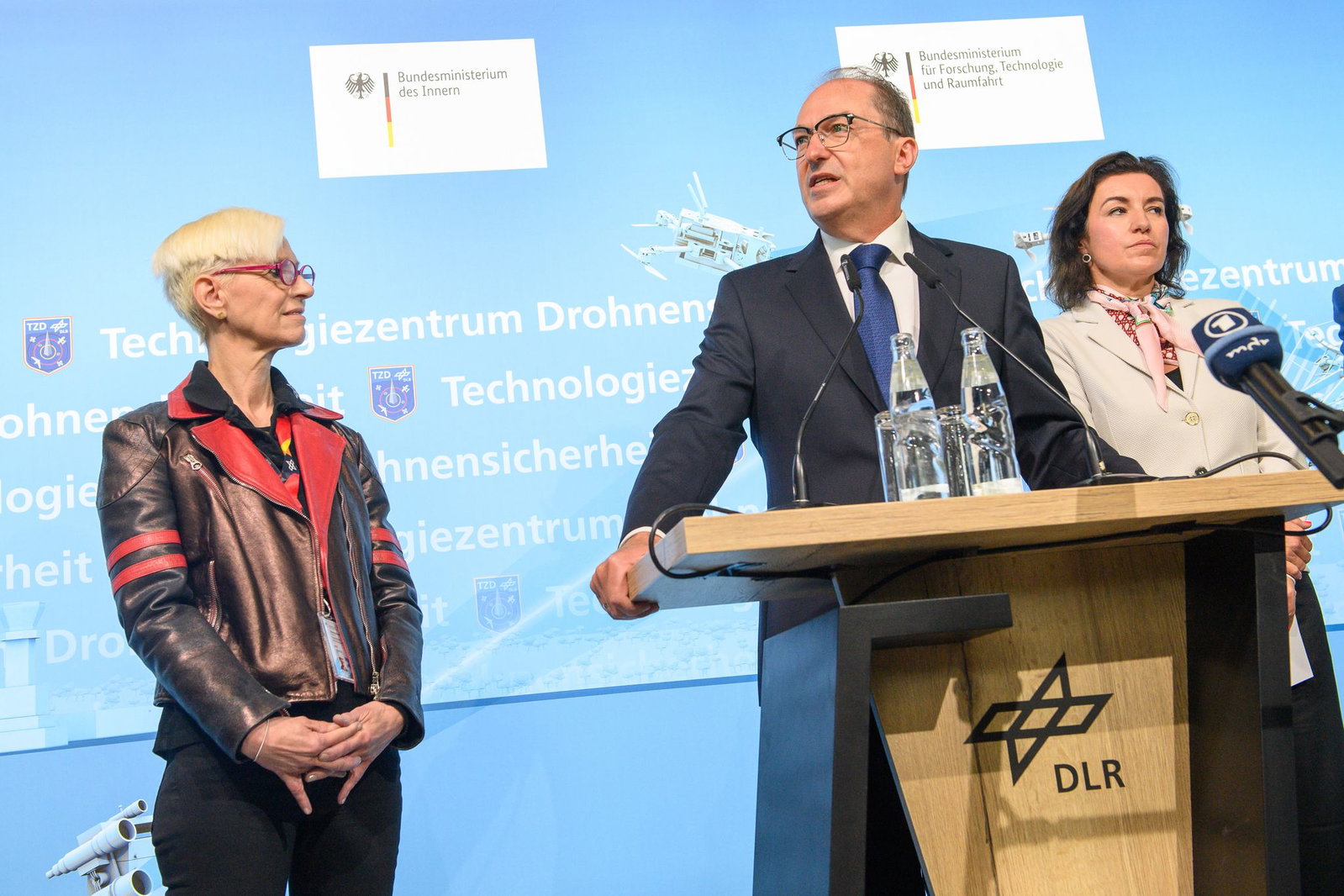 Bundesinnenminister Alexander Dobrindt warnt vor einer verschärften hybriden Bedrohungslage.