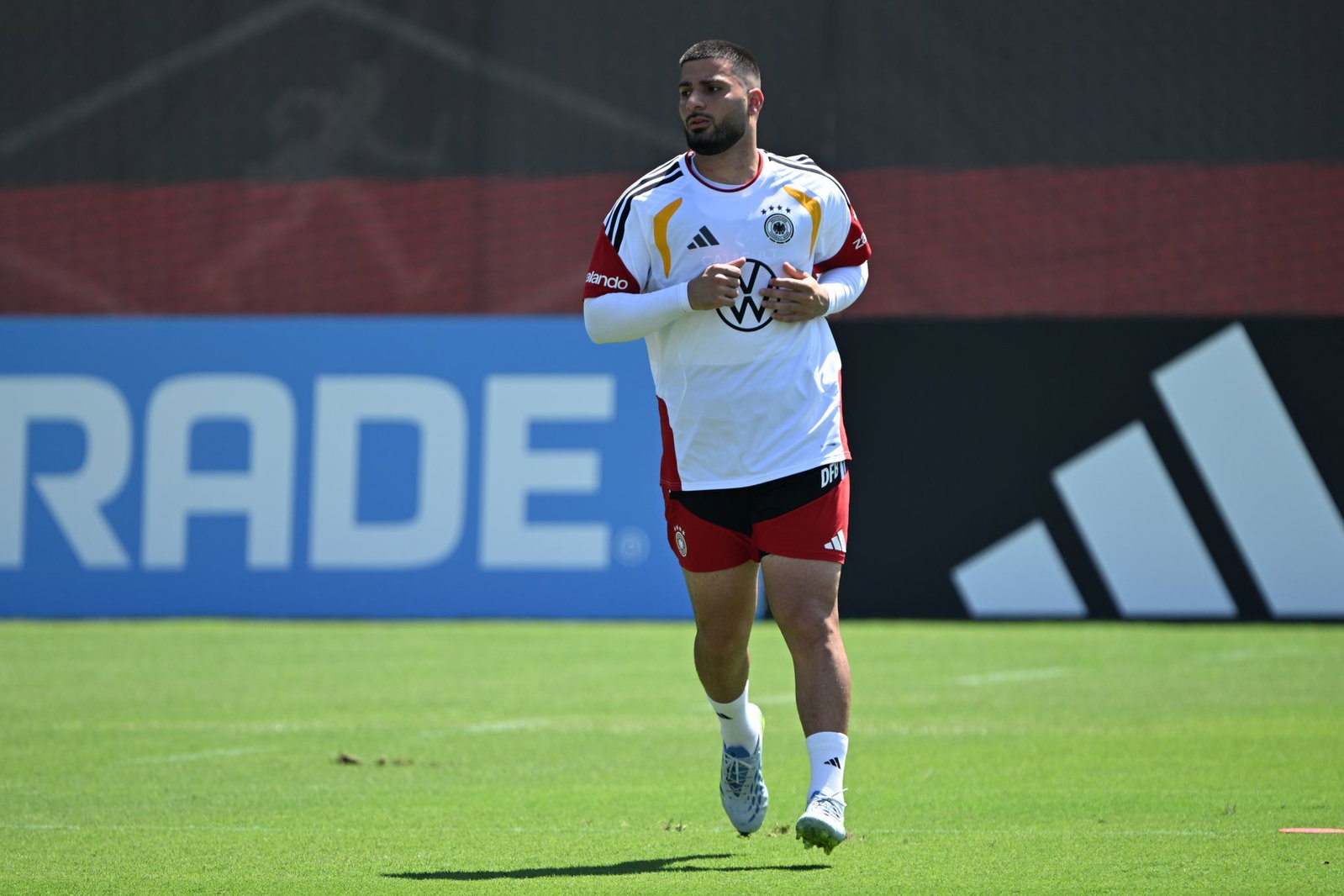Deniz Undav wünscht sich eine stärkere individuelle Trainingsteuerung im Profi-Fußball. (Archivbild) 
