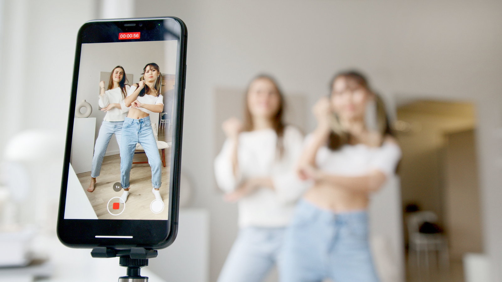 Handy filmt 2 Frauen