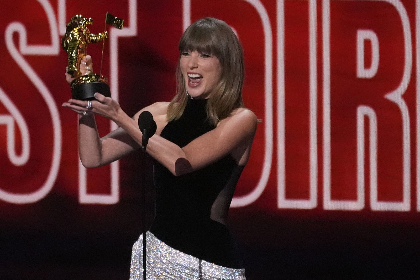 Taylor Swift erhält einen neuen Sonderpreis für Regie-Kunst.  