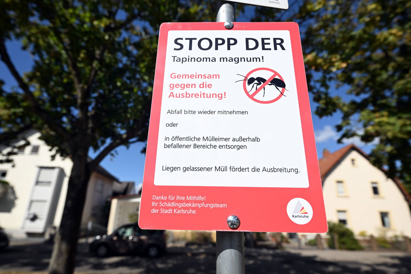 Ohne Mithilfe von Anwohnern ist der Kampf noch mühsamer.