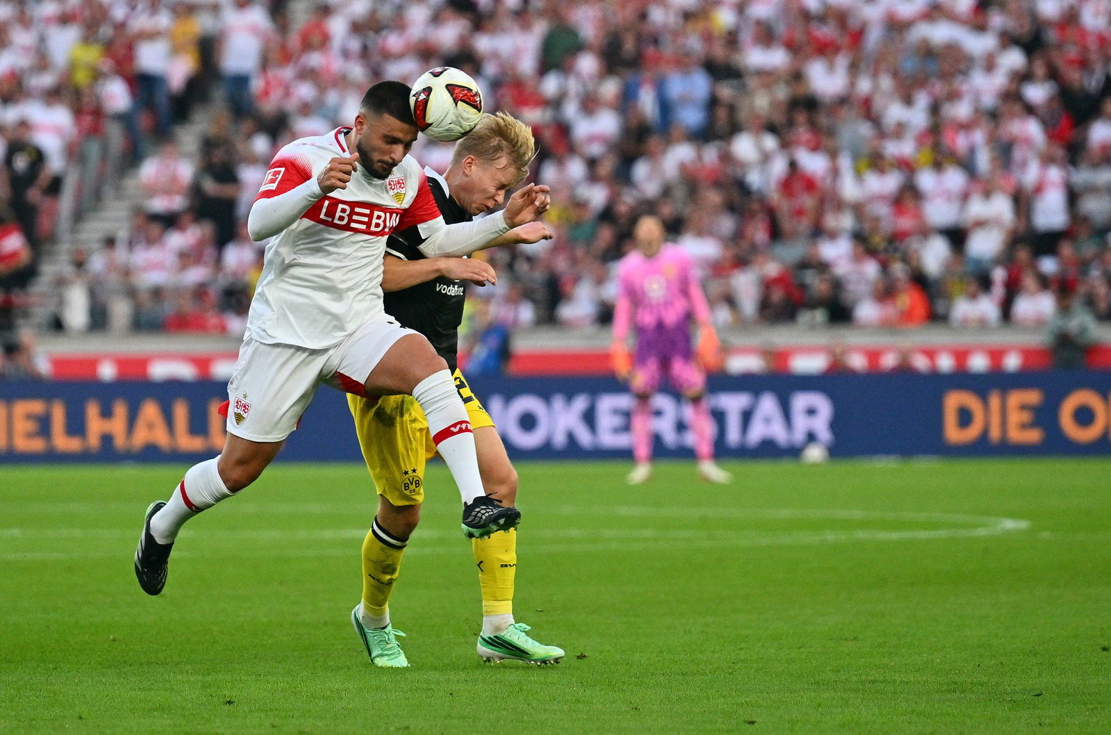 Gewohnt deutlich: VfB-Kapitän Deniz Undav (l).