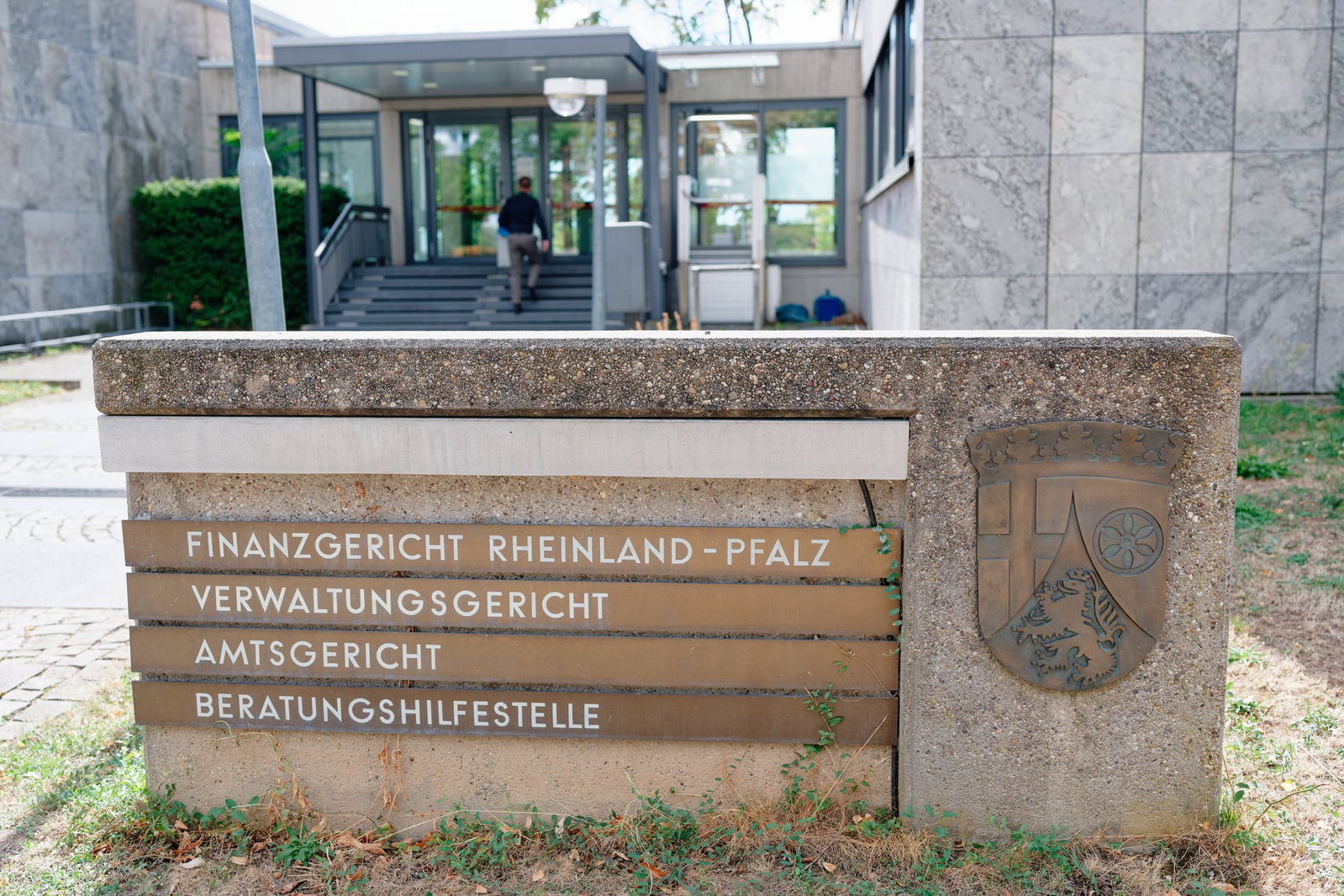 Die Stadt Pirmasens und der Landkreis Südwestpfalz kämpfen vor dem Verwaltungsgericht Neustadt an der Weinstraße für eine bessere finanzielle Ausstattung. (Archivbild)