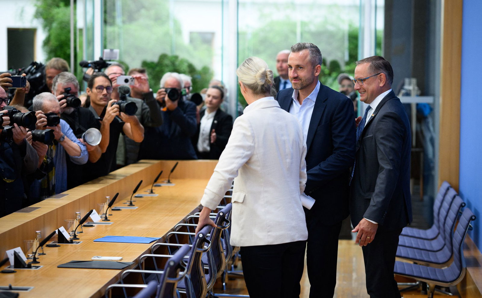 Bei der sogenannten Wahlnachlese der AfD in Berlin am Tag nach der Landtagswahl in Sachsen-Anhalt herrscht Riesenandrang.  