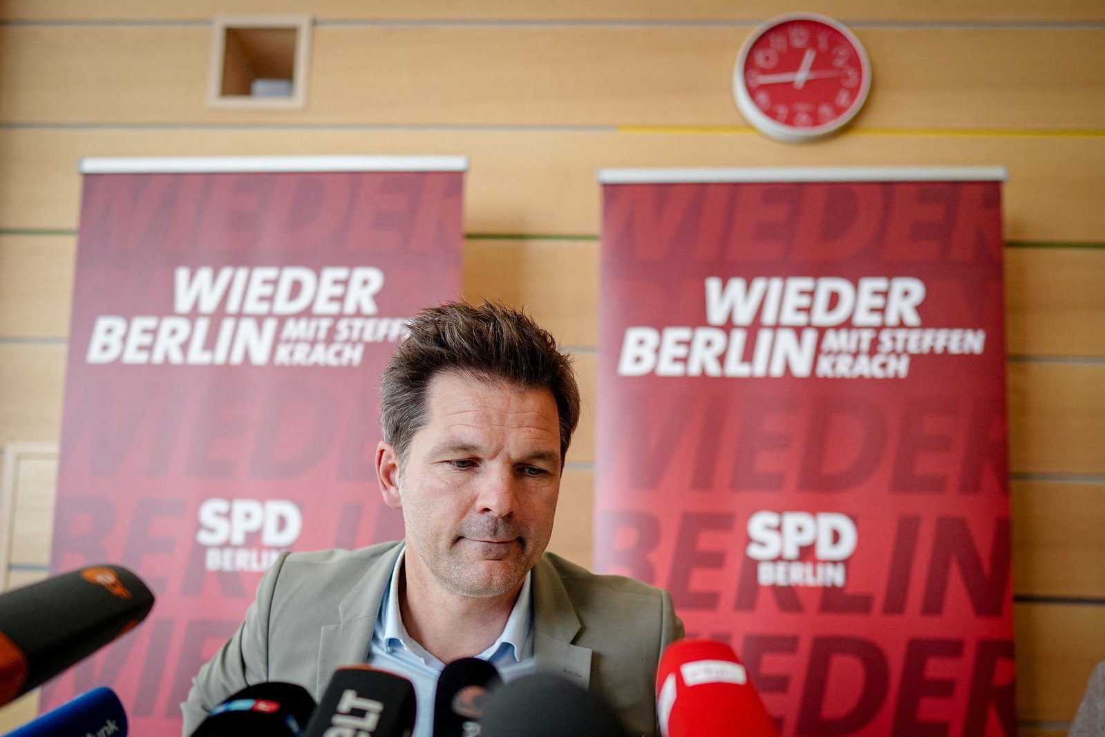 Bereits bei einer Pressekonferenz am Donnerstag hatte Krach die Vorwürfe zurückgewiesen.