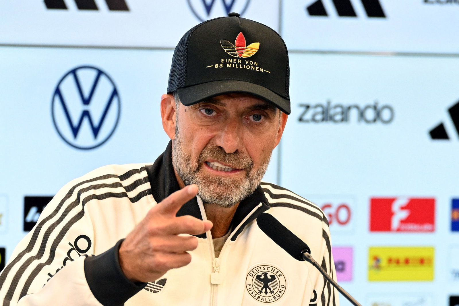 Jürgen Klopp erläutert seine Pläne auf der Torwart-Position.