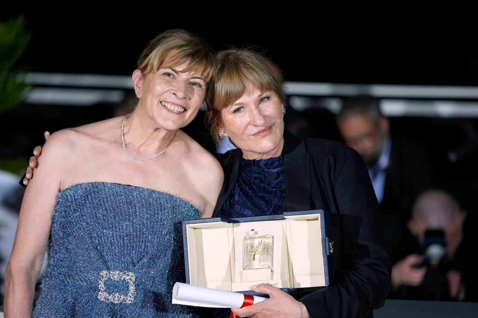 Hauptdarstellerin Jana Radewa (l) und die Regisseurin Valeska Grisebach in Cannes. (Archivbild)