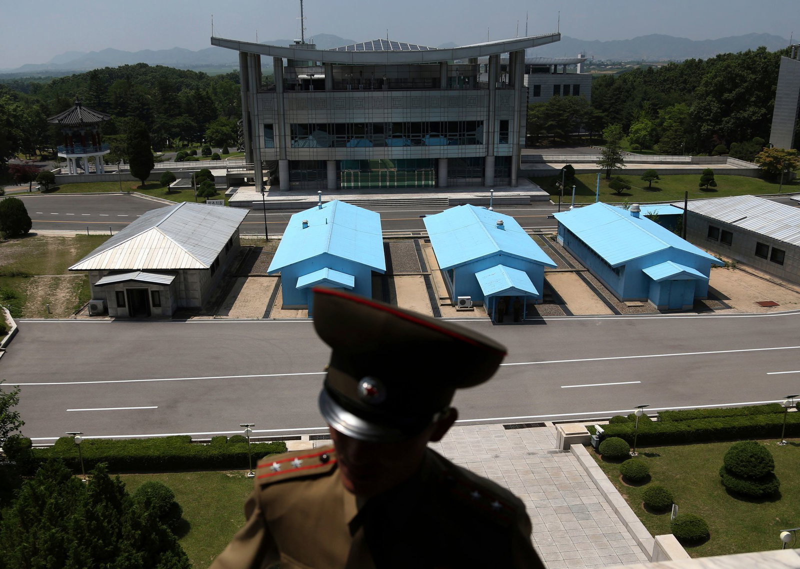 Seit Ende des Koreakriegs 1953 werden Nord- und Südkorea entlang der sogenannten demilitarisierten Zone (DMZ) getrennt - hier zu sehen von der nördlichen Seite.