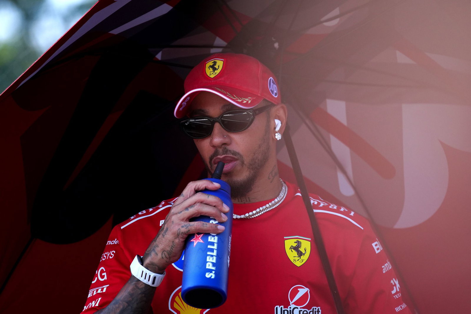 Lewis Hamilton ärgerte sich erneut über die Ferrari-Strategie.