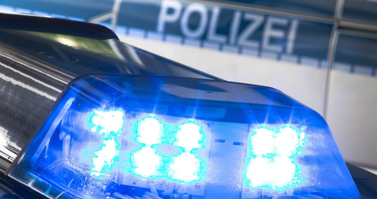 Das Auto der Frau überschlug sich mehrfach. (Symbolbild)