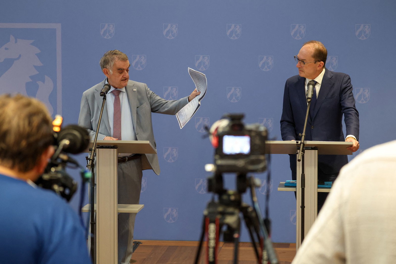 Laut NRW-Innenminister Herbert Reul gibt es Entwicklungen bei der Suche nach dem Sabotage-Verdächtigen. 