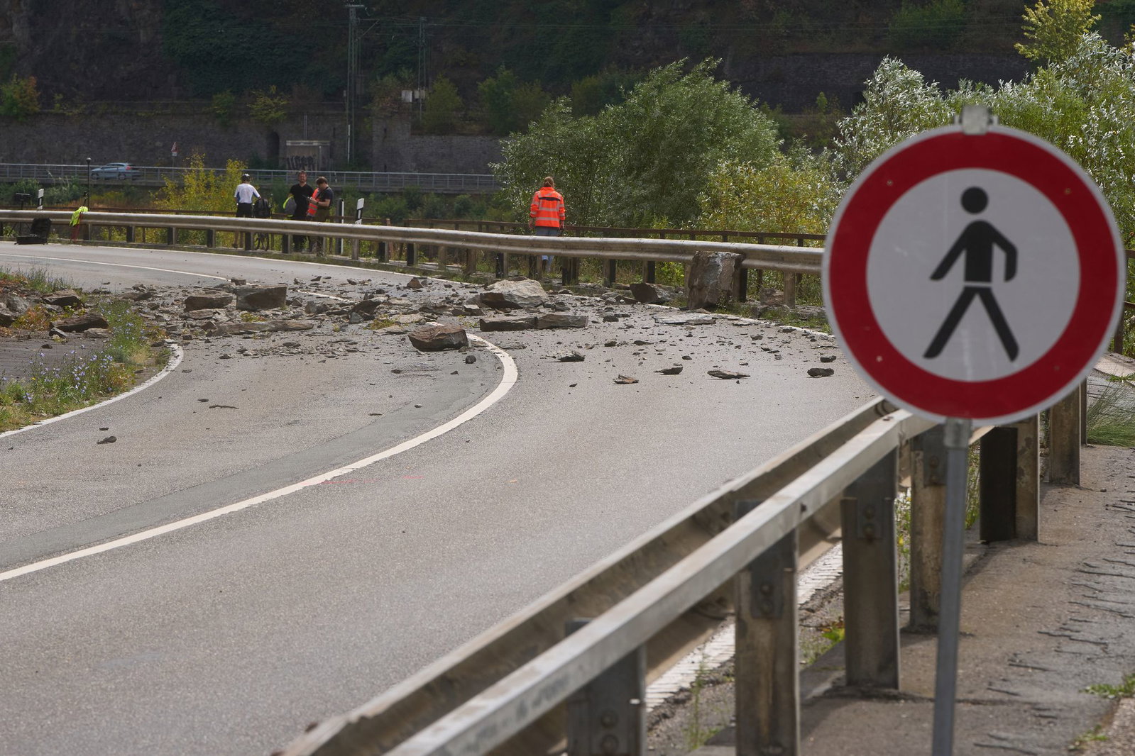 Der Verkehr soll bald wieder auf einer Spur rollen.