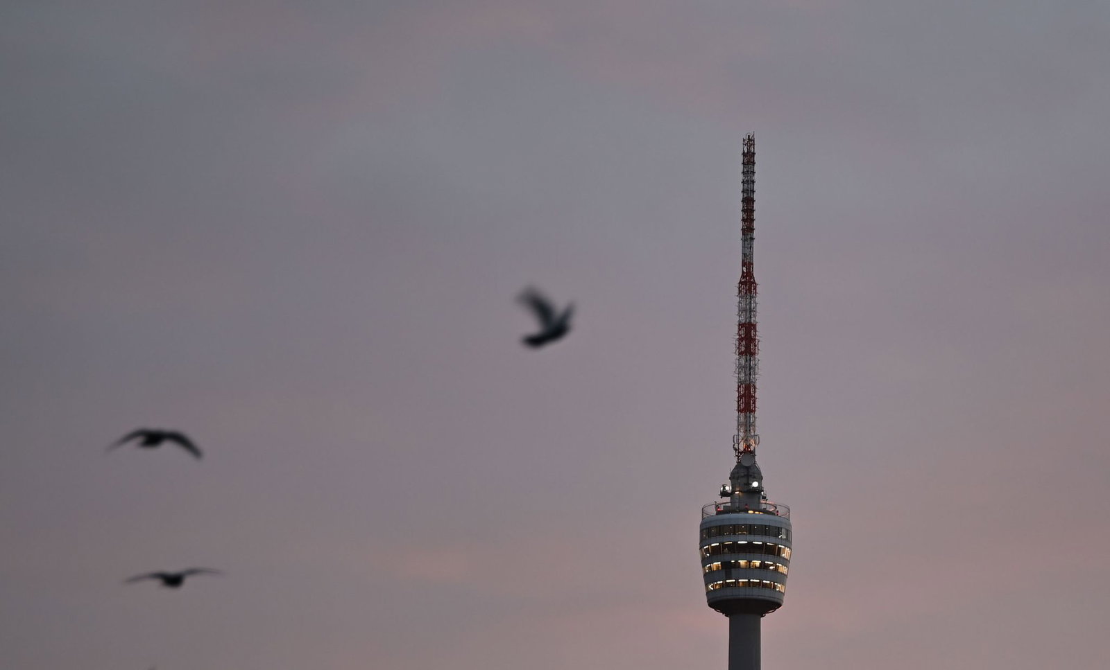 Ursprünglich war bloß ein funktionaler Stahlgittermast für den Fernsehempfang geplant. (Archivbild)
