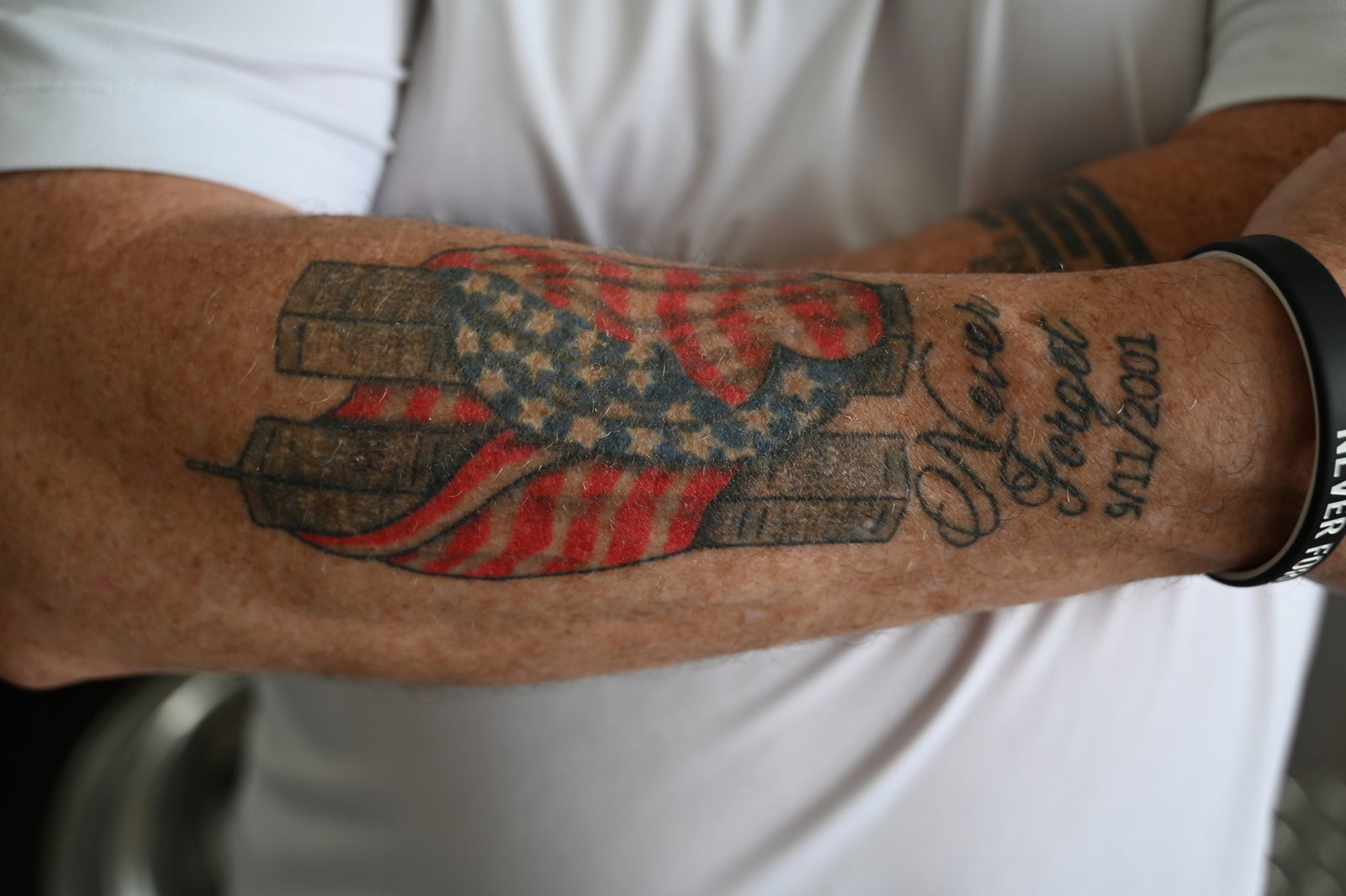 Es hat Jahre gebraucht, bis Feuerwehrmann Andrews sich nach 9/11 ein Bild der in eine amerikanische Flagge gehüllten Zwillingstürme auf den Unterarm tätowieren lassen konnte. 