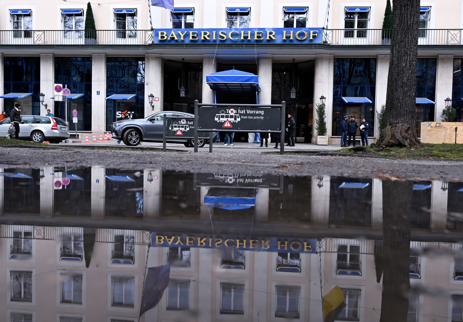 Im Bayerischen Hof fand die legendäre Oasis-Prügelei 2002 statt. (Archivbild)