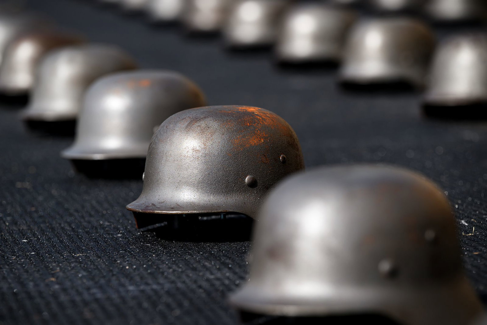 Ai Weiwei hofft, dass sein Werk die Menschen zum Nachdenken über Krieg und Frieden anregt.