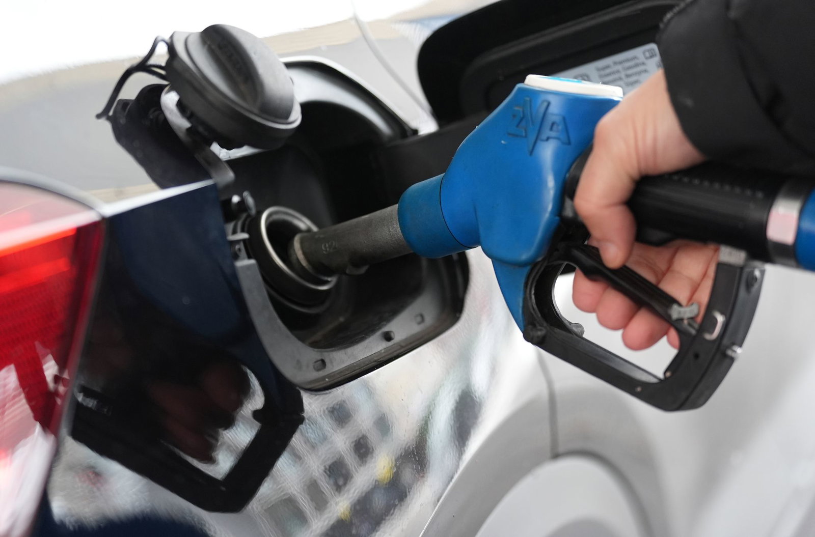 Die höheren Energiepreise sind an den Tankstellen spürbar. (Symbolbild)