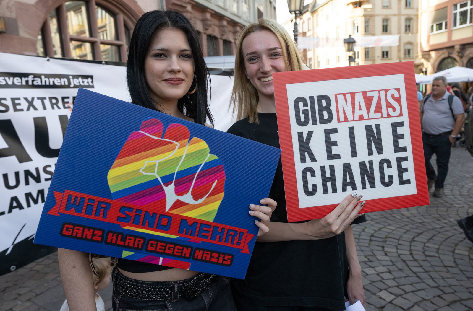 Ein breites Bündnis von Organisationen hat in Frankfurt zu einer Demo gegen die AfD aufgerufen.