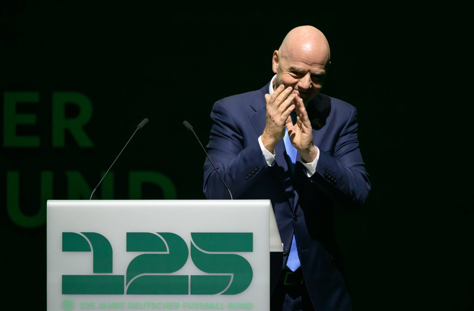 Der Druck auf FIFA-Boss Infantino wird hochgehalten. (Archivbild)