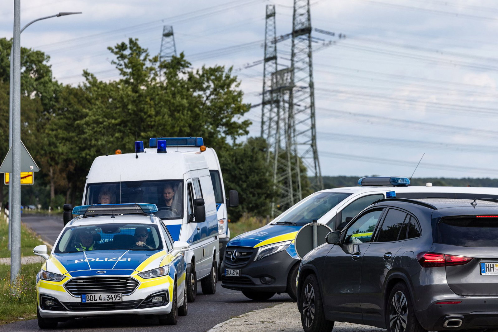An einem Umspannwerk in Turnow-Preilack in Brandenburg unweit des Kraftwerks Jänschwalde sind Sprengvorrichtungen gefunden worden. 