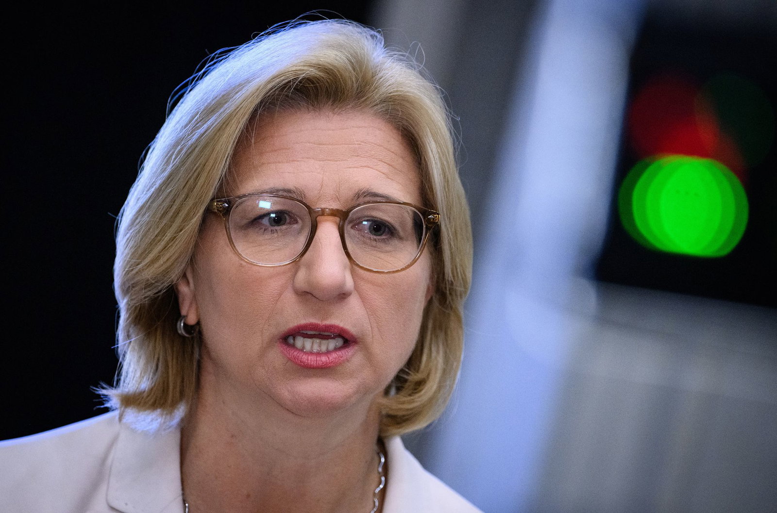 Die Dienstwagenflotte des saarländischen Kabinetts von Ministerpräsidentin Anke Rehlinger bekam von der Deutschen Umwelthilfe insgesamt eine rote Karte. (Archivfoto)
