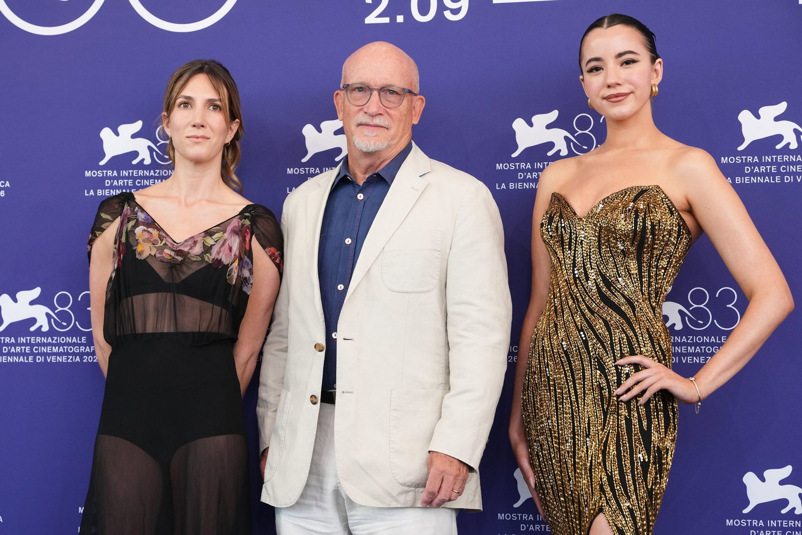 Die Journalistin Zoë Schiffer, Regisseur Alex Gibney und Ashley St. Clair vor der Pressekonferenz zum Film.