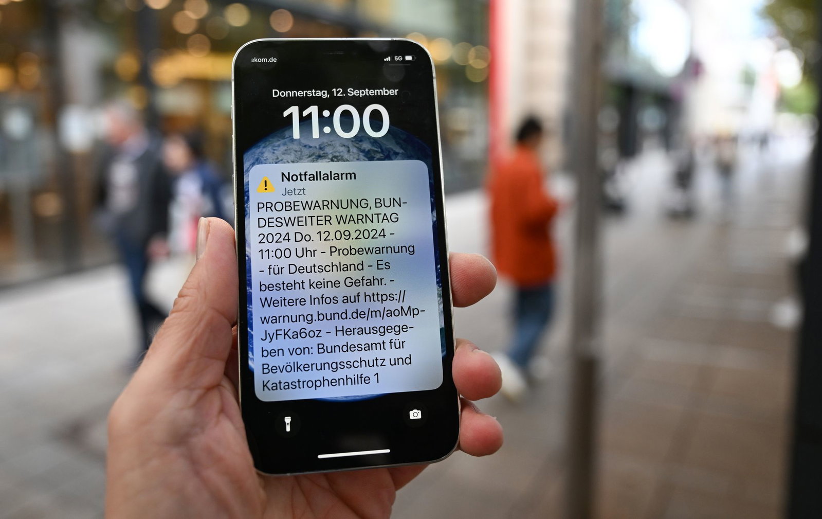 Der Probealarm sollte die meisten Handys auch dann erreichen, wenn keine Warnapps installiert sind. (Archivbild)