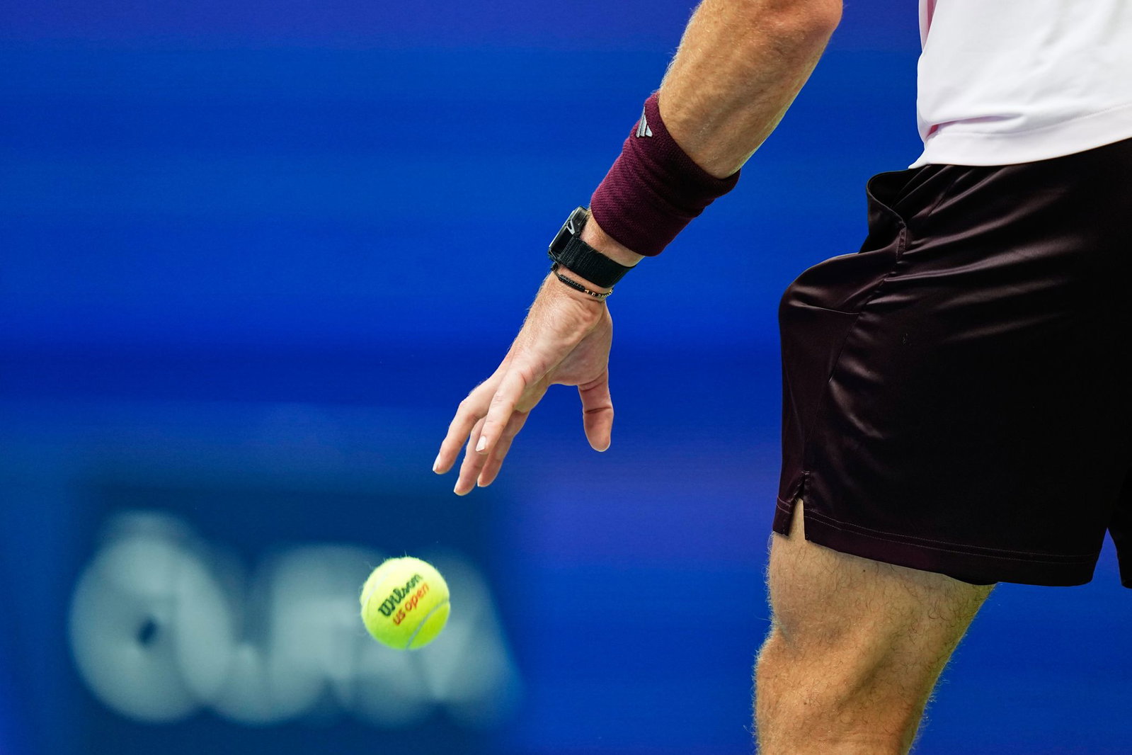 Mit seinem Auftippen des Balls vor dem Aufschlag sorgte Alexander Zverev für Kontroversen.