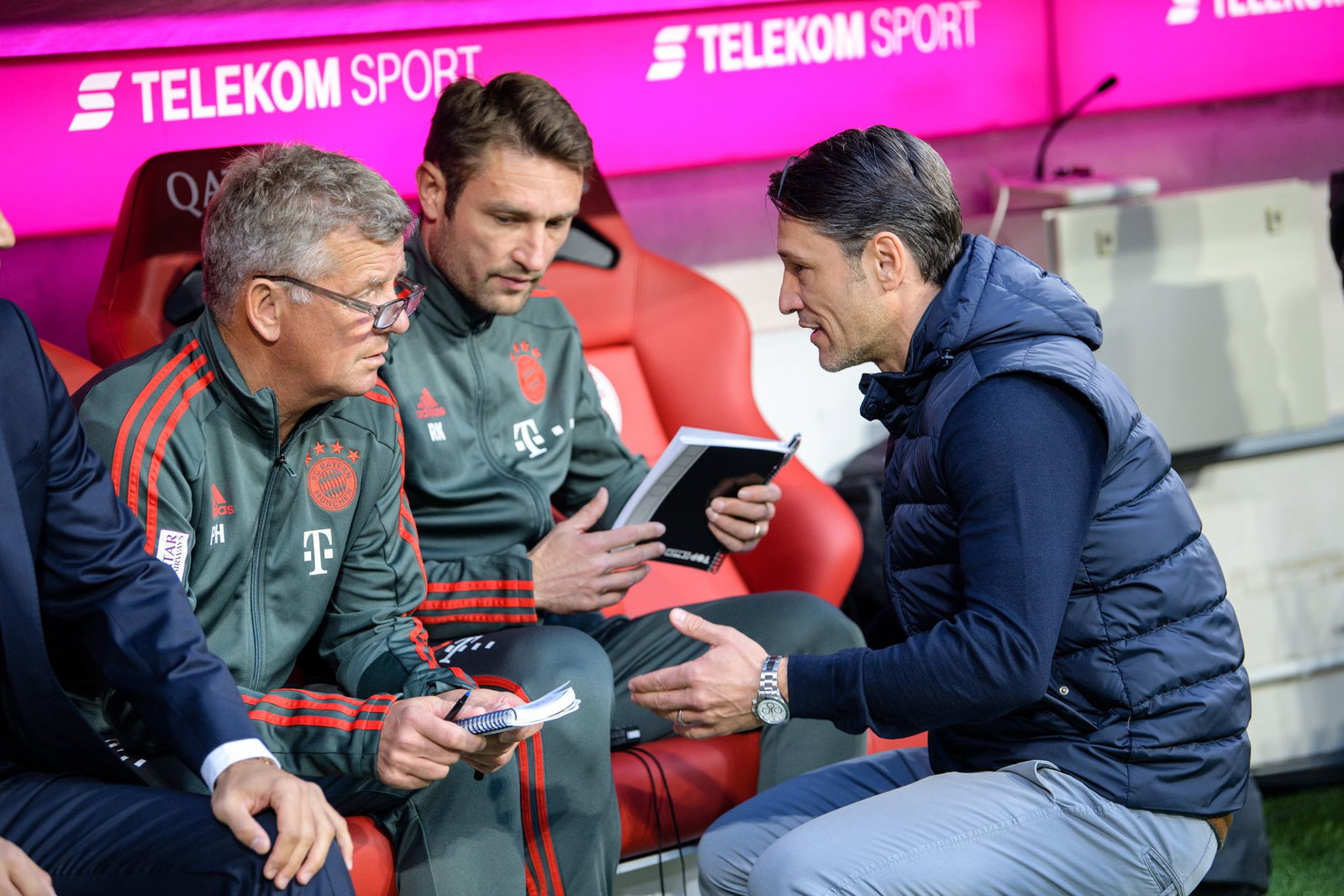 Niko Kovac (r) trauert um Trainer-Legende Peter Hermann (l). (Archivfoto)