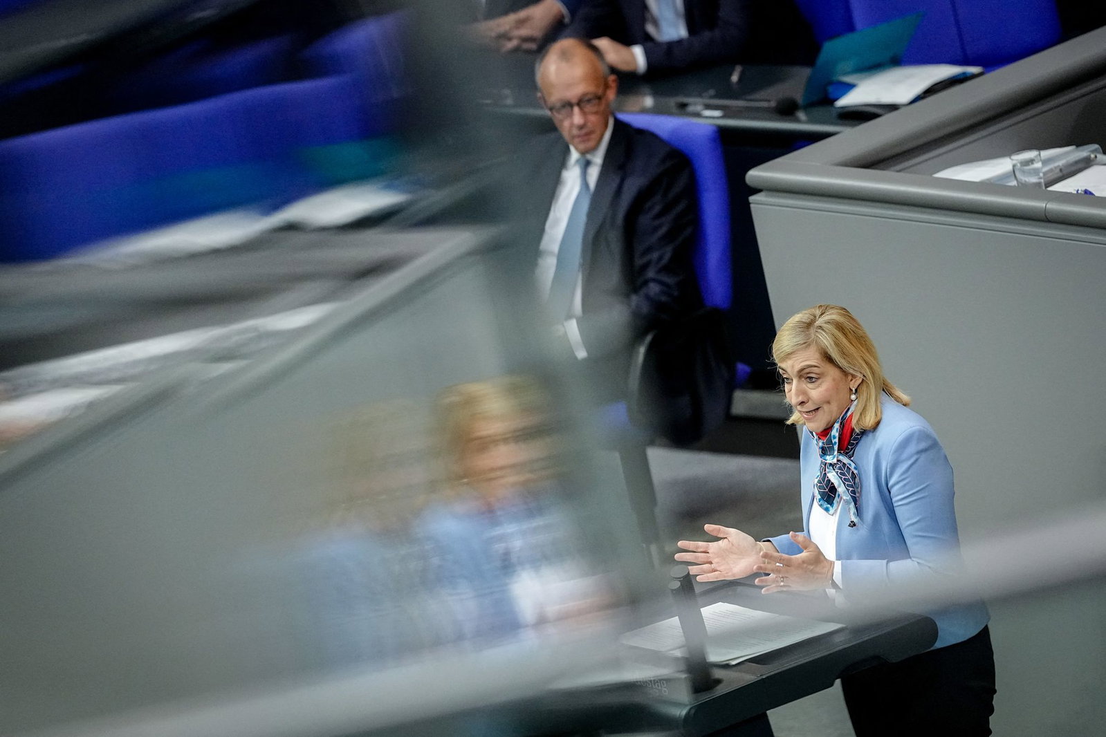 Die Verantwortung für den Bundesnachrichtendienst (BND) liegt im Bundeskanzleramt, die Aufsicht über das Bundesamt für den Verfassungsschutz hat das Bundesinnenministerium.
