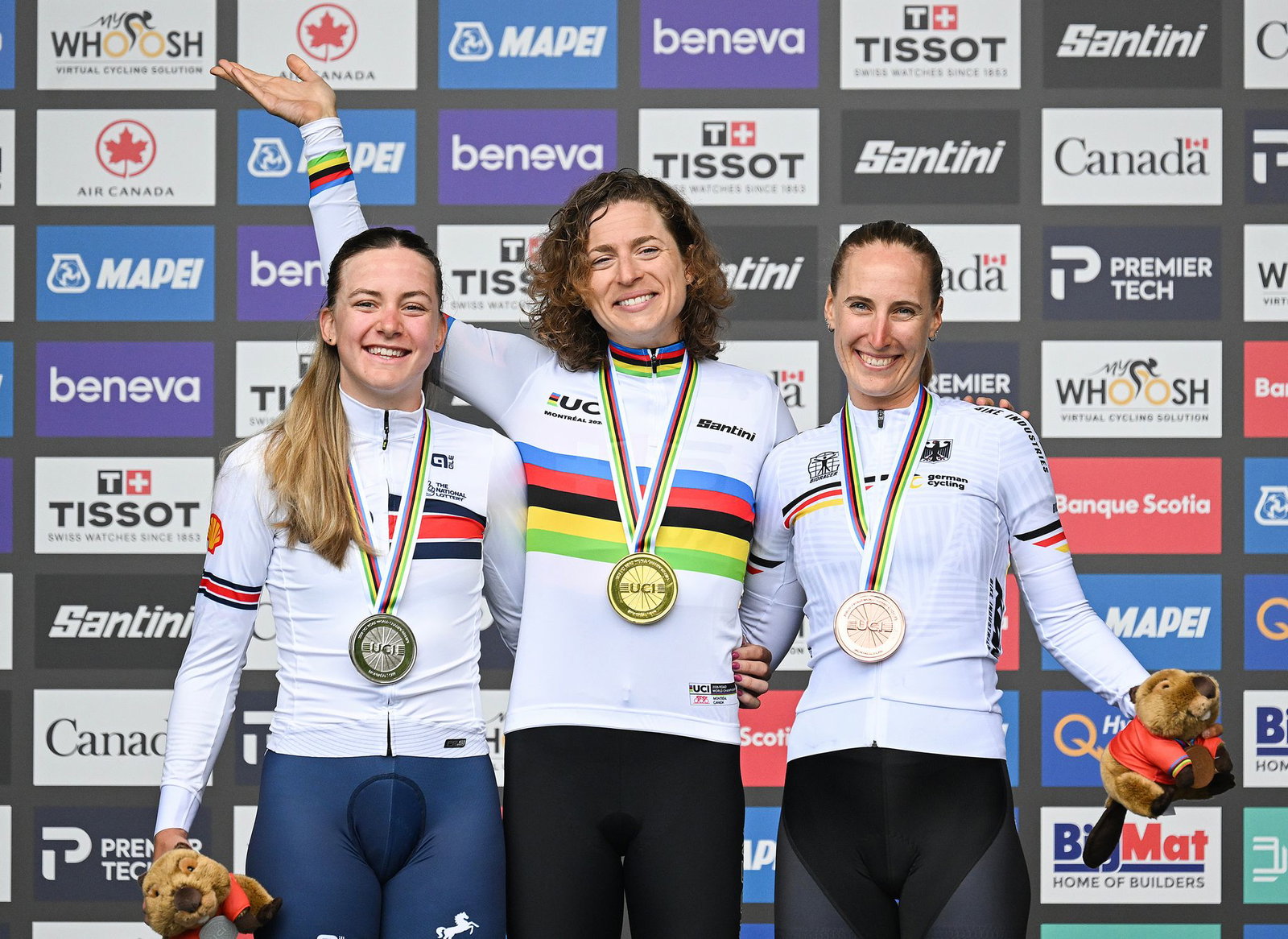 Franziska Koch (r) freut sich über Bronze.