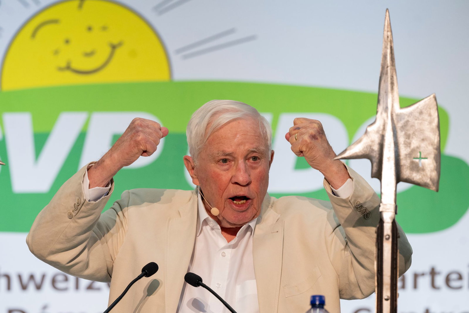 Blocher hat für den Fall der Niederlage schon ein Weitermachen angekündigt (Archivbild)