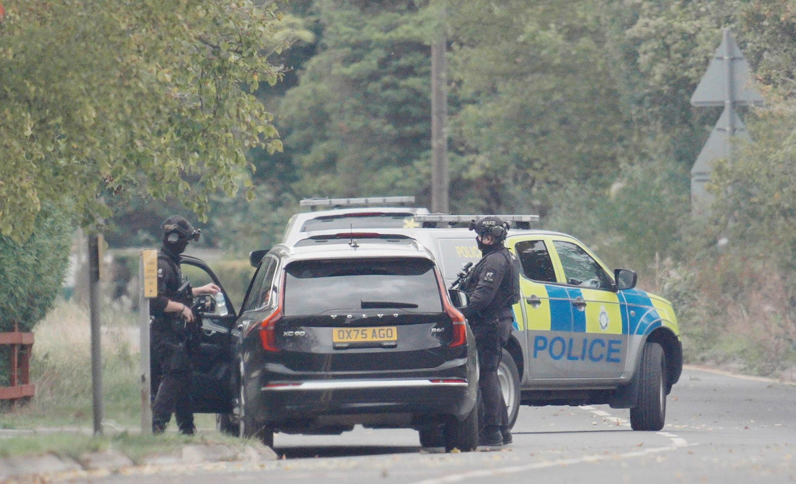 Die Polizei hatte in der Nähe des britischen Luftwaffenstützpunkts fünf Männer festgenommen. 