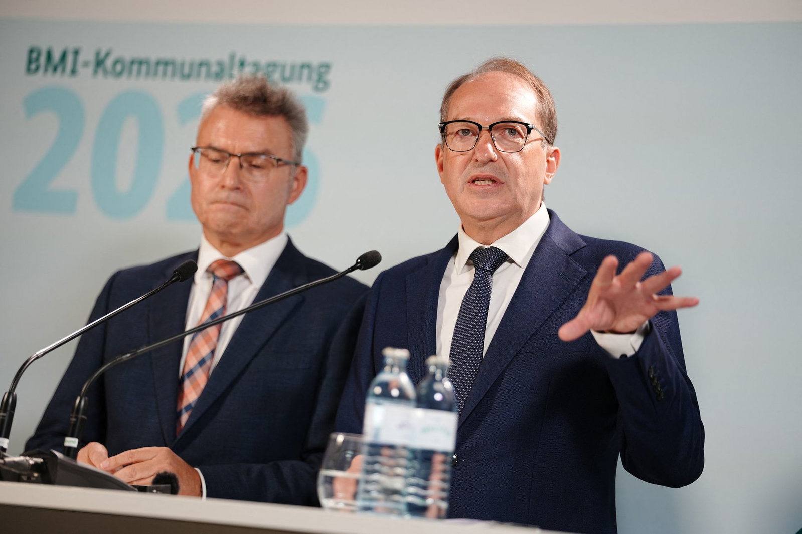 Der Präsident des Landkreistags, Achim Brötel (links), drängt den Bund zum Handeln beim Schutz der Bevölkerung im Kriegs- oder Katastrophenfall.