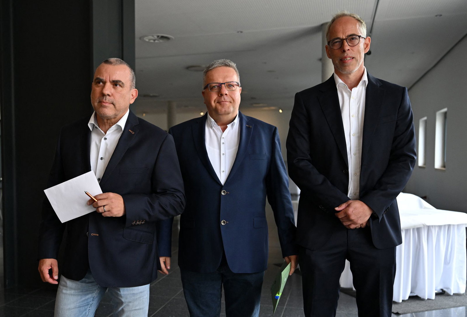 Die drei Abgeordneten Stefan Wogawa, Dirk Hoffmeister und Roberto Kobelt haben nach eigenen Angaben eine neue Partei gegründet.