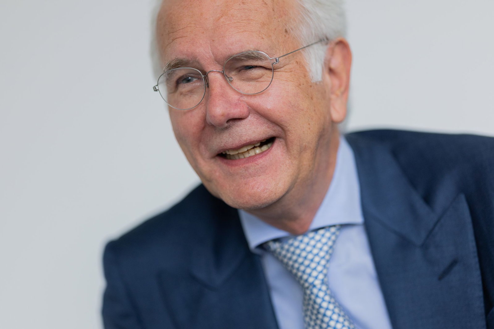 Harald Schmidt ist gegen einen Kanzlersturz.