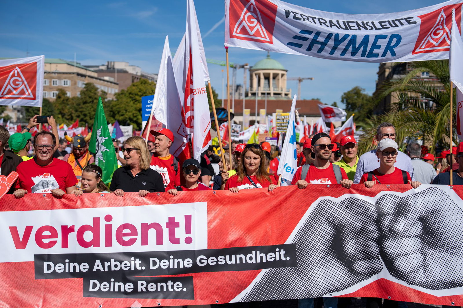 Wie hier in Stuttgart demonstrierten bundesweit Zehntausende für einen starken Sozialstaat. 