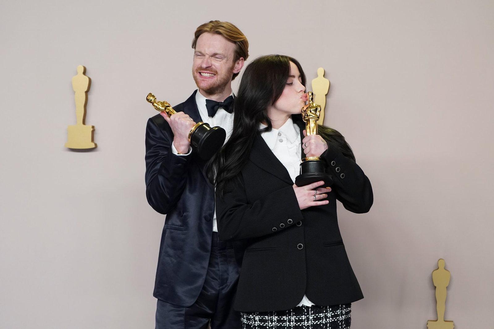 Finneas O'Connell (l) ist der Bruder und musikalische Wegbegleiter von Billie Eilish. (Archivbild)