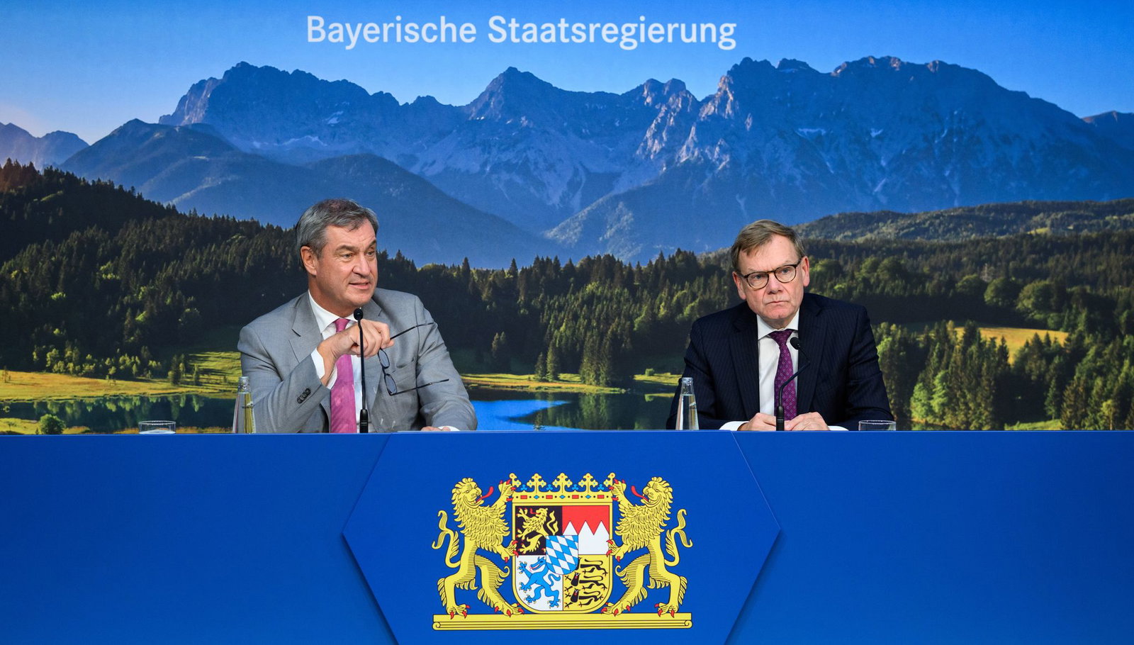 CSU-Chef Söder sagt Rückendeckung für Kanzler Merz voraus.