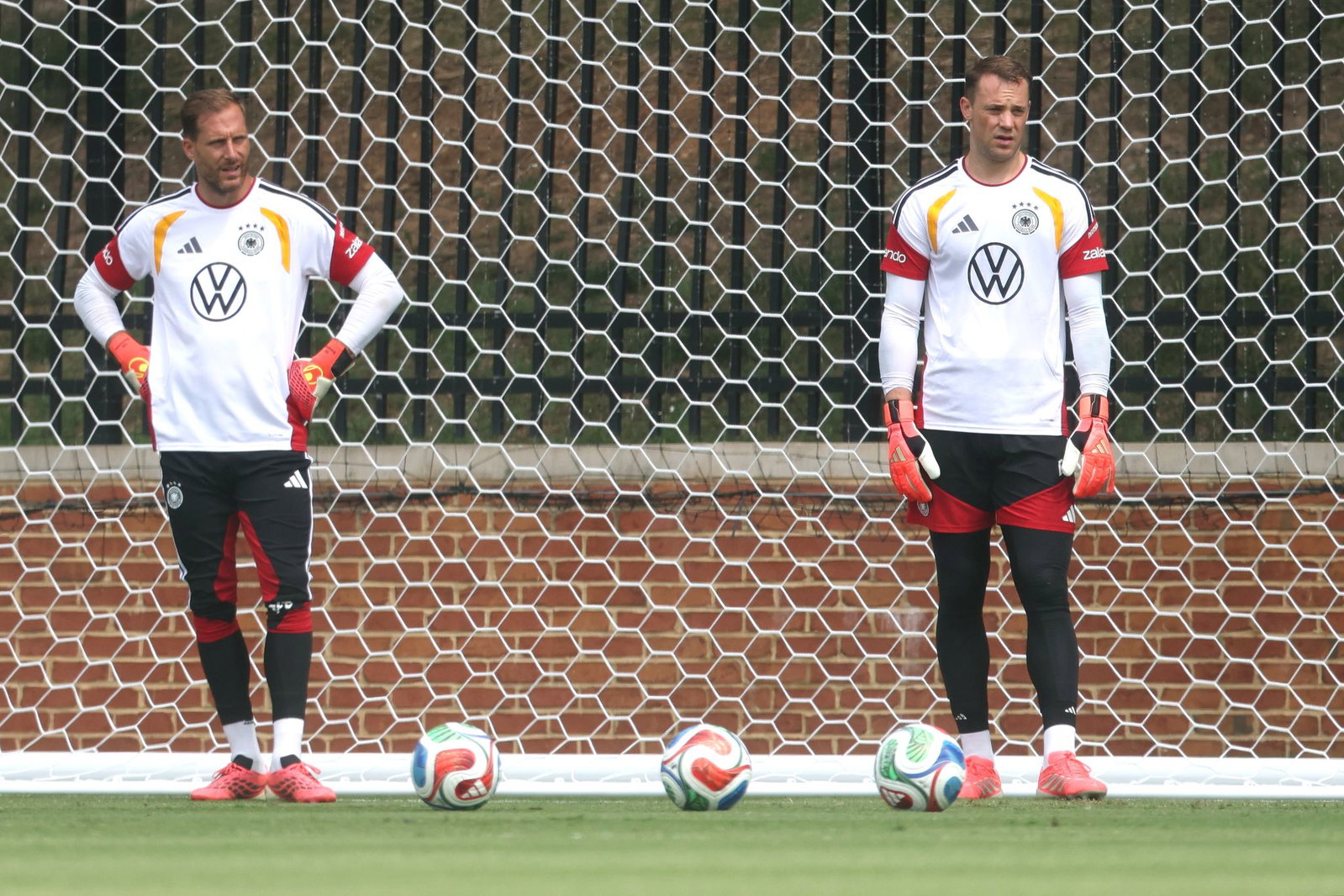 Stellvertreter Baumann und Stammkeeper Neuer waren bei der WM dabei. (Archivbild)