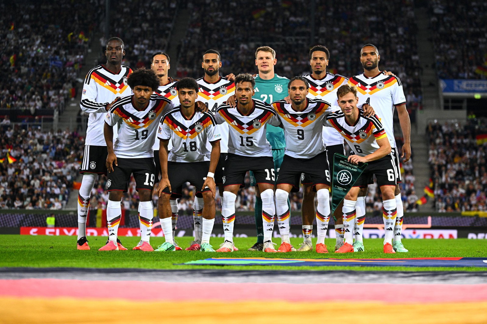 Die DFB-Elf posiert vor dem Anpfiff für das Teamfoto. 