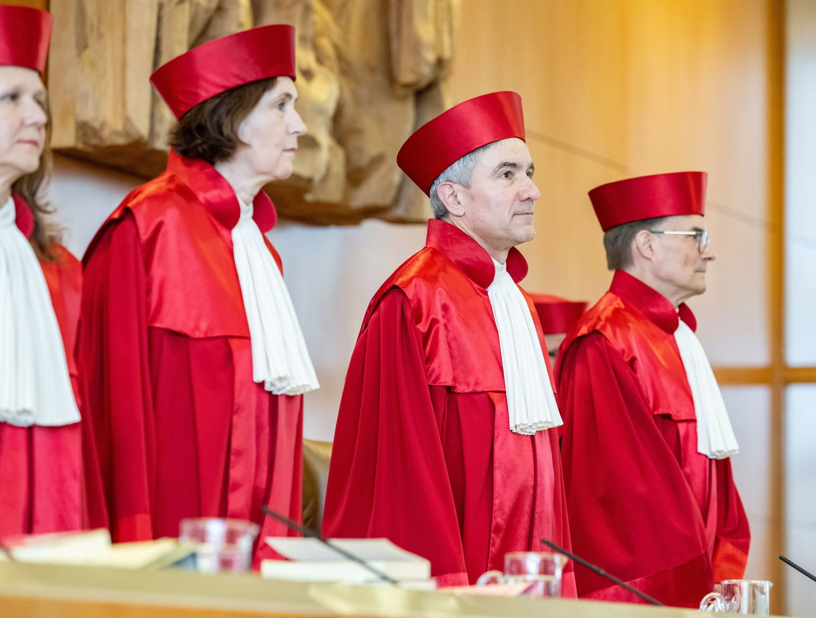 Das Gericht besteht aus 16 Richterinnen und Richter, die sich auf zwei Senate verteilen. (Archivbild)