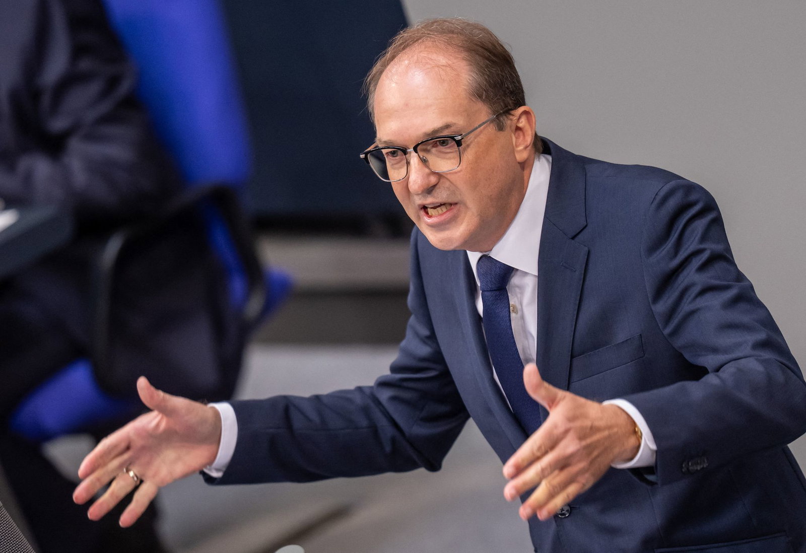 Innenminister Alexander Dobrindt rechnet mit weiteren hybriden Angriffen auf Ziele in Deutschland. 
