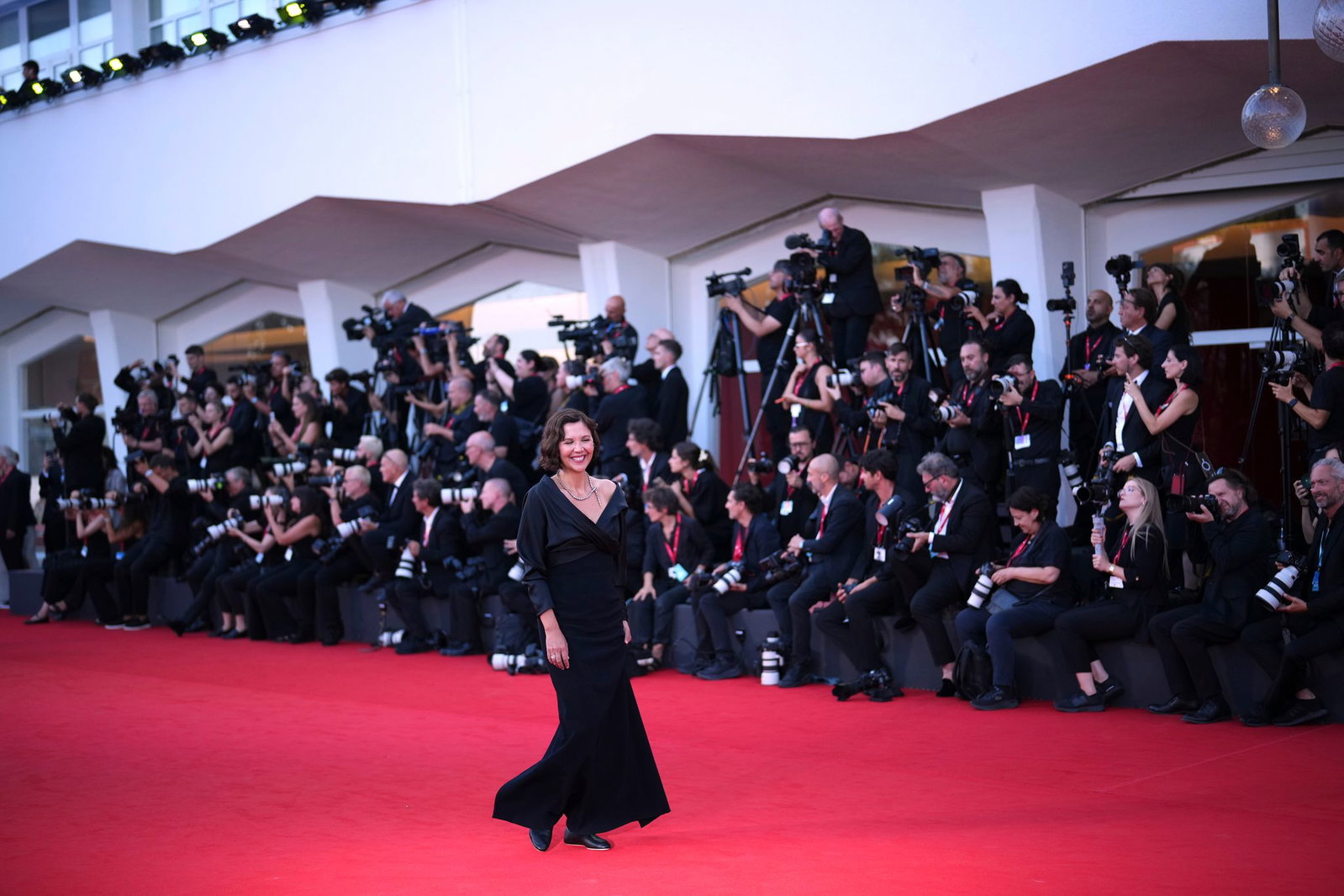 Maggie Gyllenhaal vor der Eröffnung.