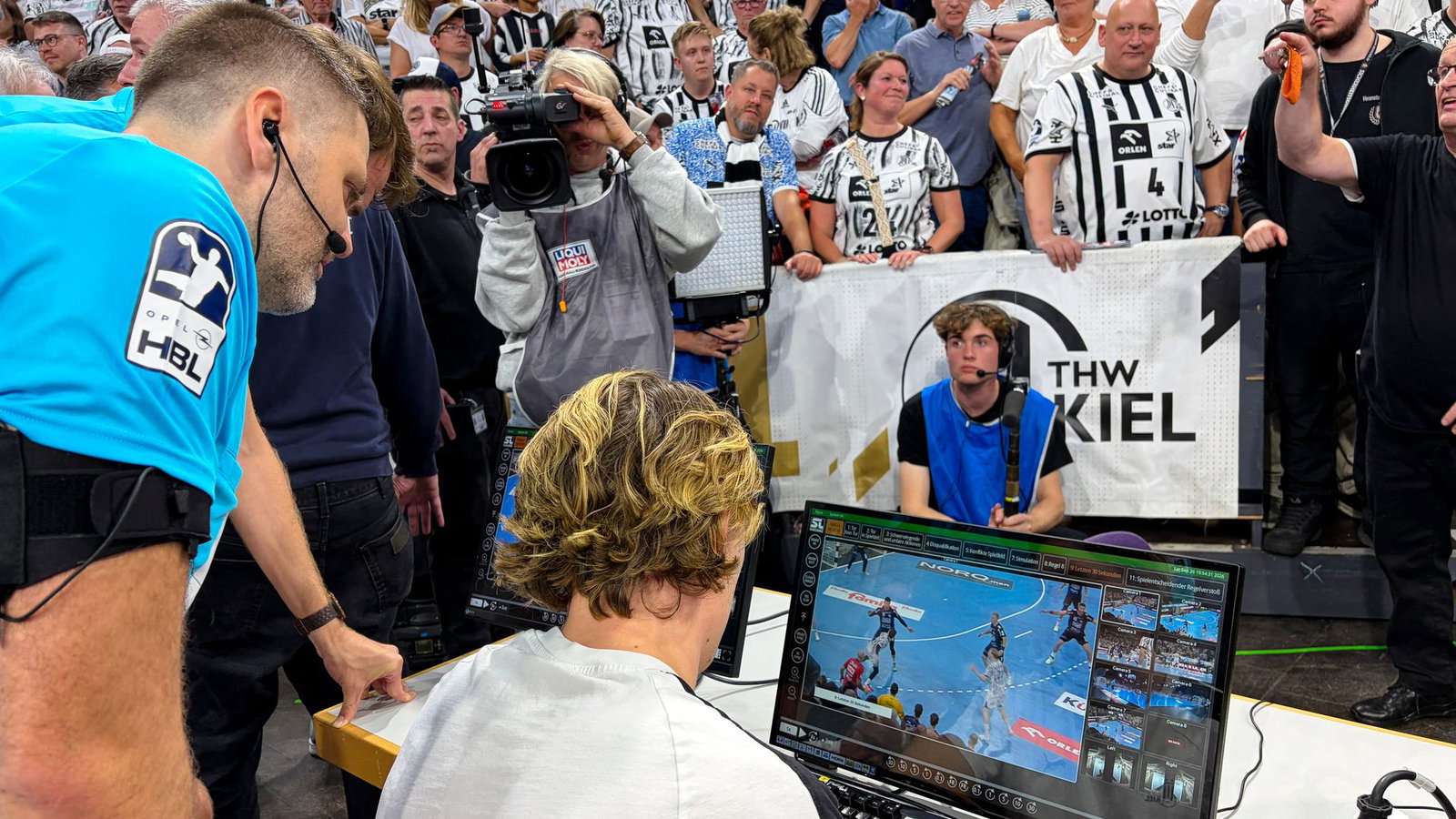 Die Überprüfung der letzten Szene des Derbys sorgte beim THW Kiel für Ärger und Unverständnis.