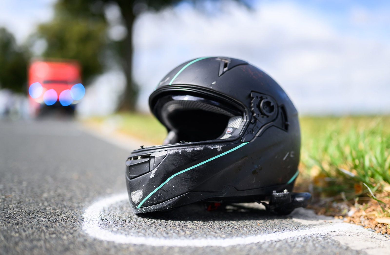 Für den Motorradfahrer kam jede Hilfe zu spät. (Symbolbild)