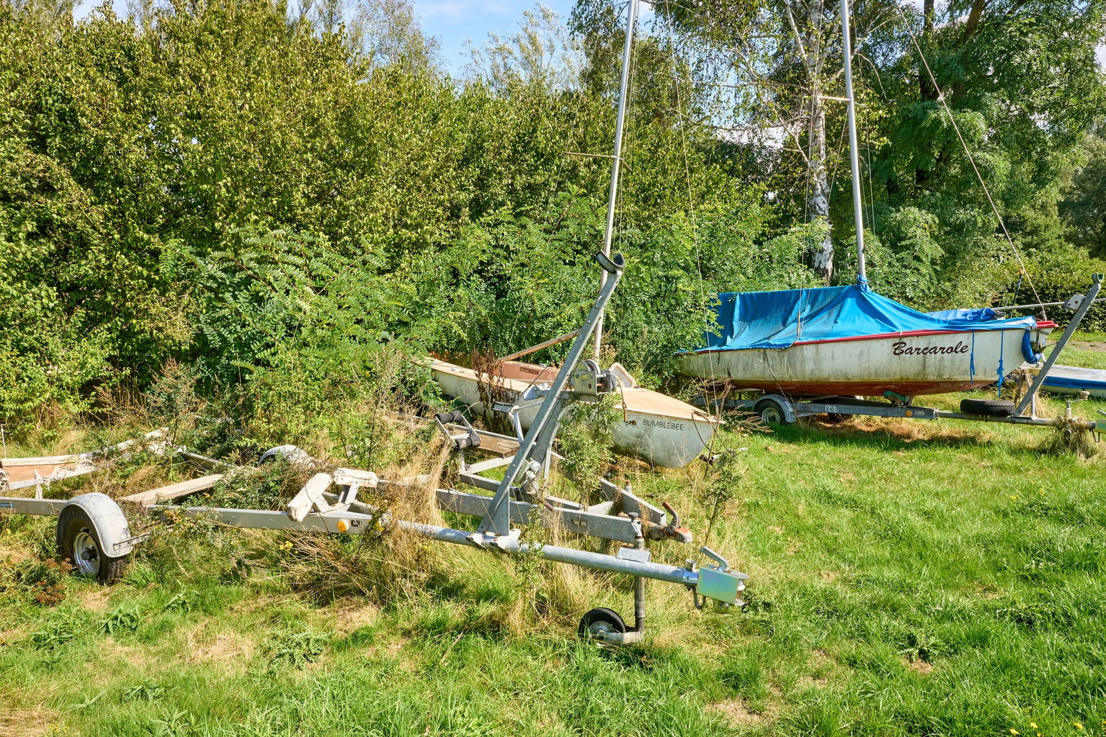 Rund um den See entstanden unter anderem ein Hotel, Cafés, ein Campingplatz und ein Segelclub.