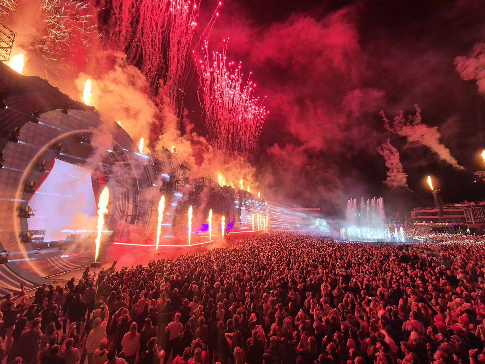 Rund 250.000 Besucher waren laut Veranstalter 2025 beim Glücksgefühle-Festival am Hockenheimring. (Archivbild)