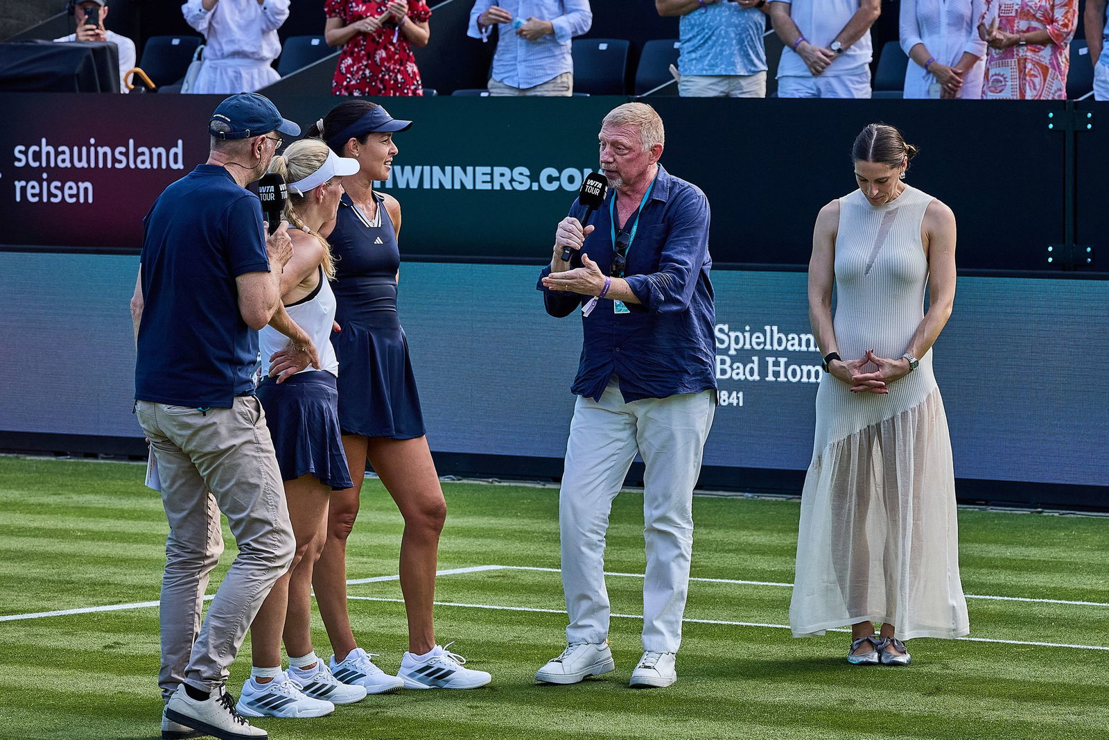 Beim Abschiedsspiel von Angelique Kerber (Zweite von links) stand auch Boris Becker auf dem Platz. (Archivbild)